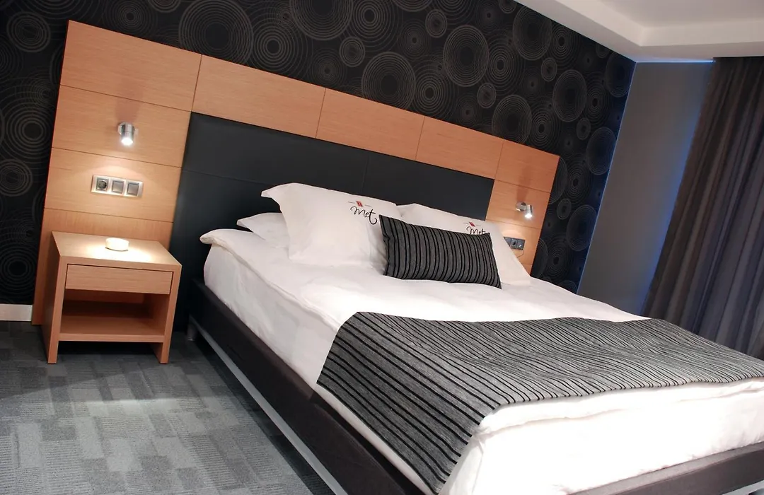 Met Hotel-1