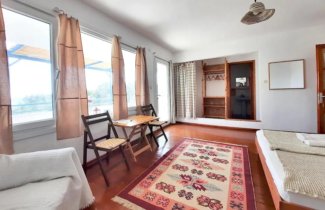 Ada-Art Guesthouse Design Rooms Next To Beach-1