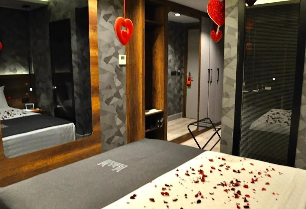 Emens Hotel-1