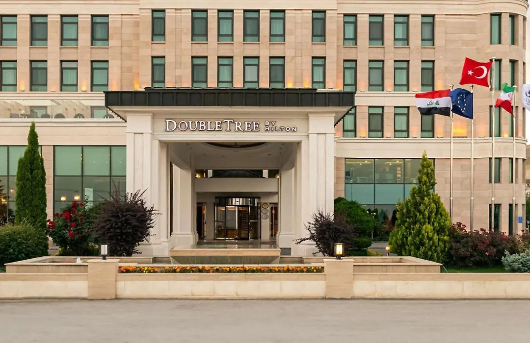 Doubletree By Hilton Van-1