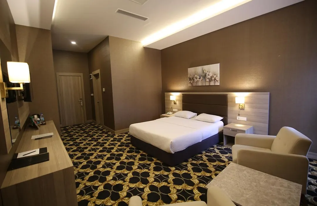 Hotel Excellence Inn-1