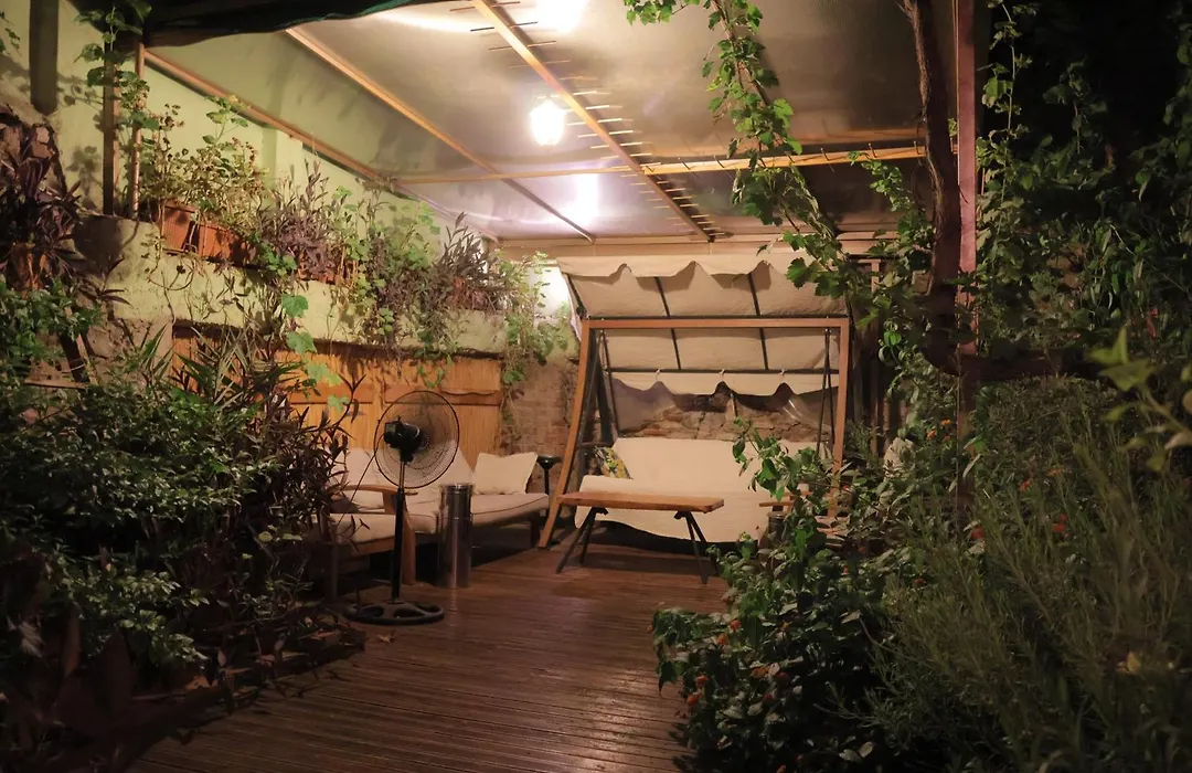 Lotus Garden Hostel Izmir-1
