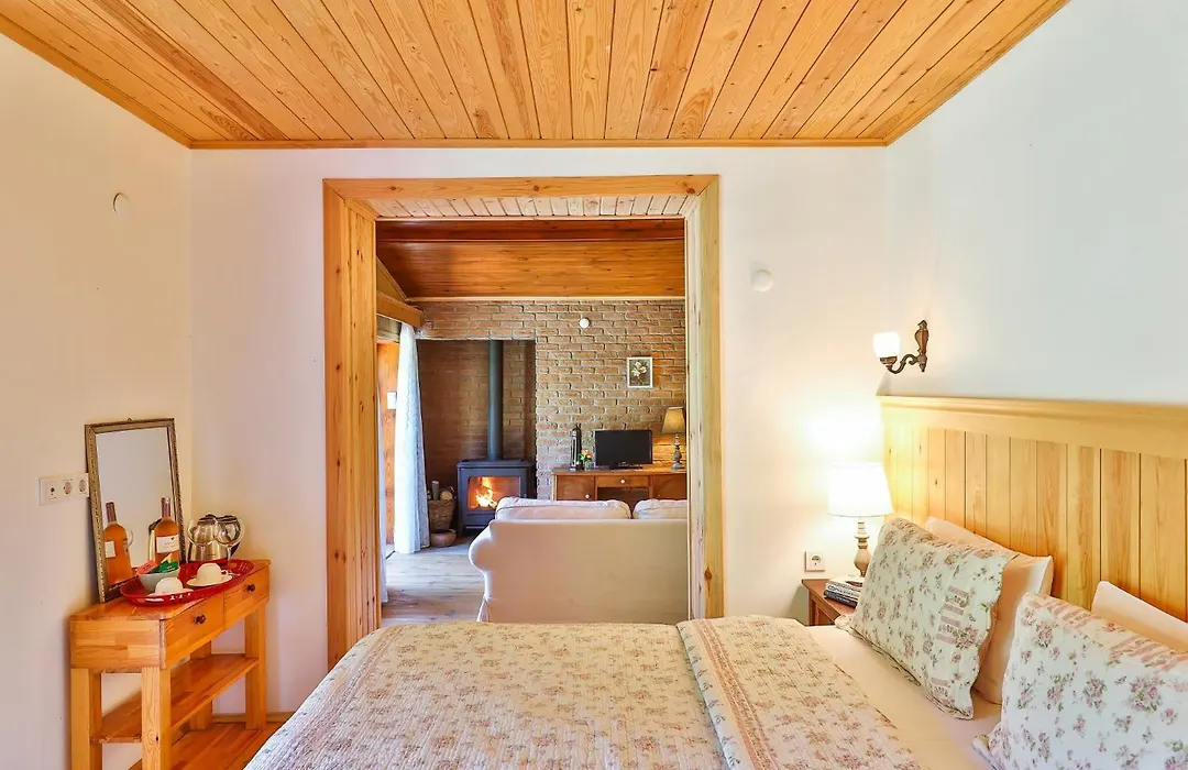 Tranquilla River Lodge (Adults Only)-1