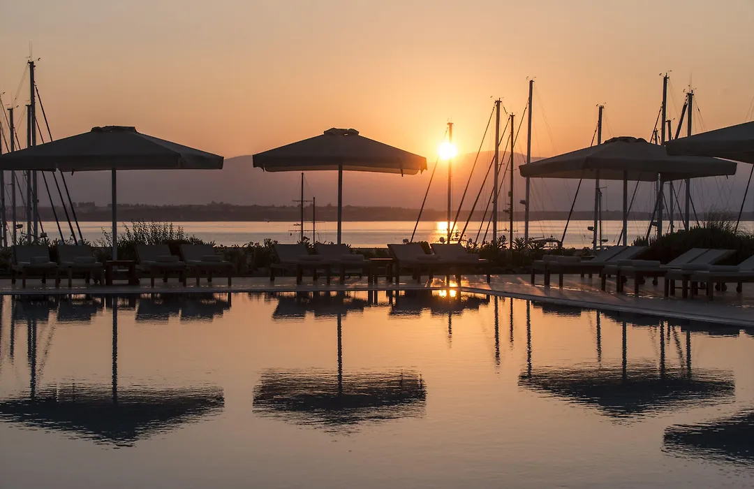 Yacht Club-1