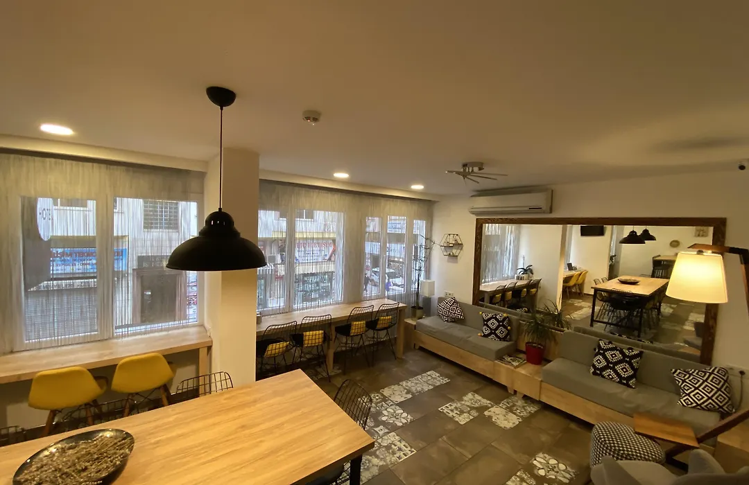 Piano Hotel-1