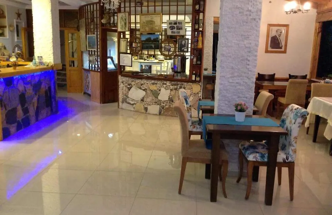 Hotel Mola-1