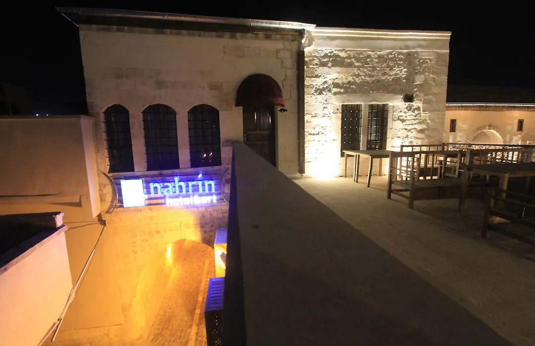 Nahrin Hote & Art-1