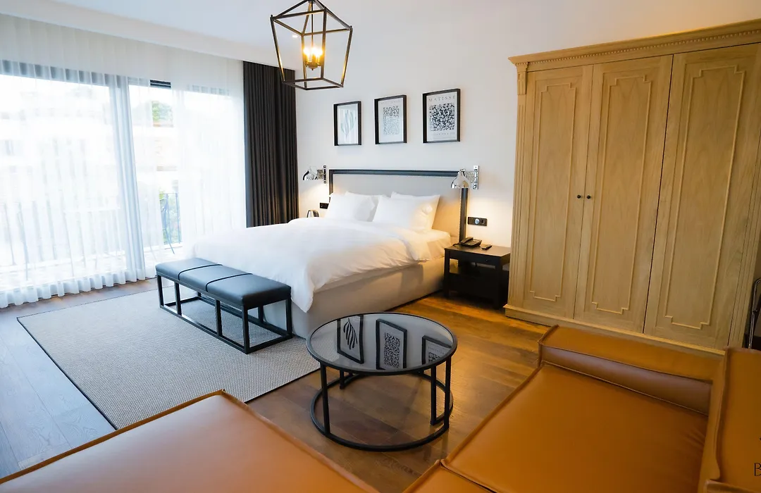 Be Side Hotel-1