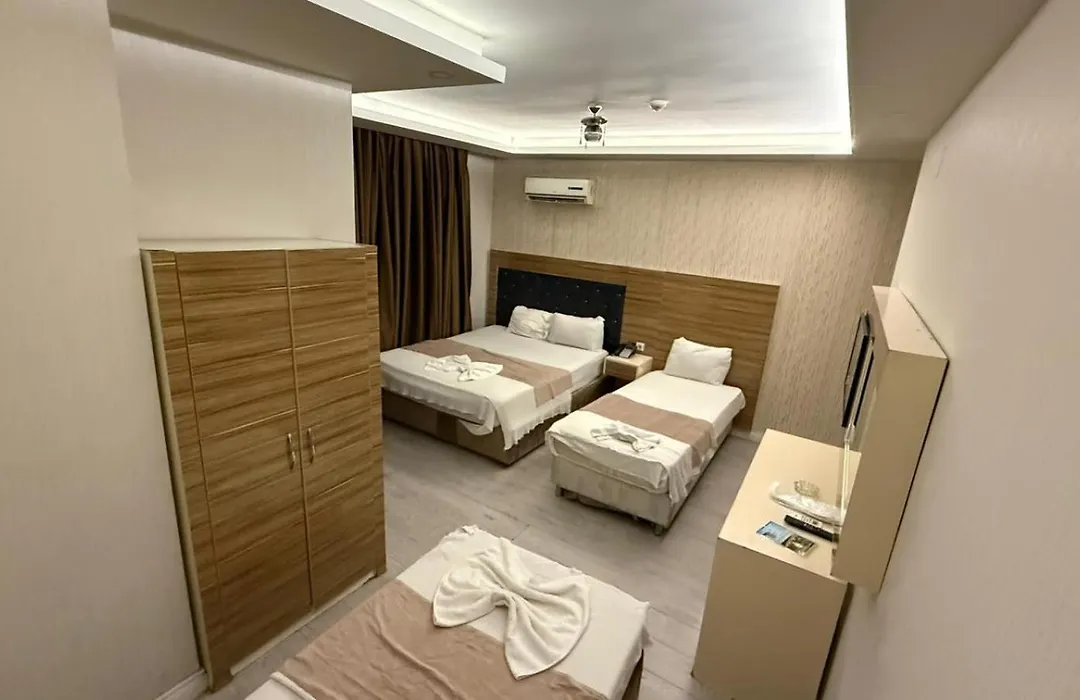 Grand Black Hotel-1
