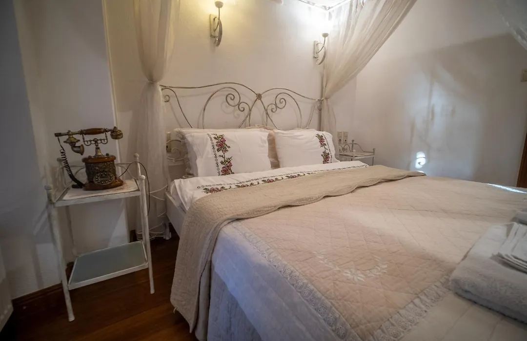 Hotel Des Etrangers - Special Category-1