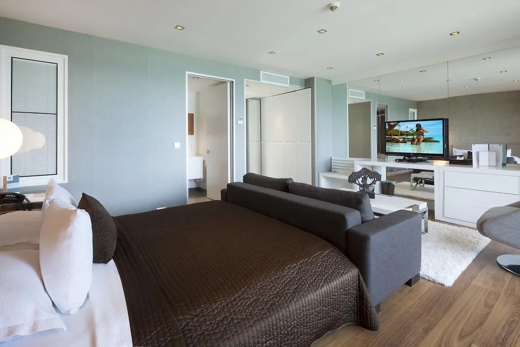 7800 Cesme-1