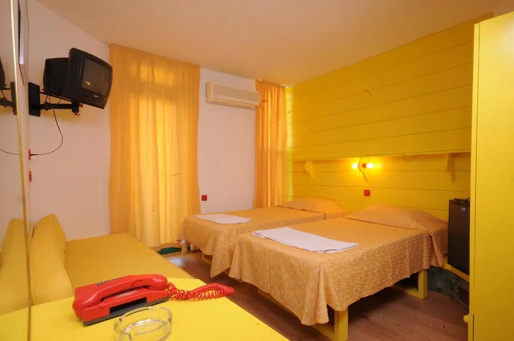 Siesta Hotel (Adults Only)-1