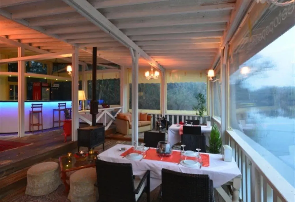 Tree Tops Park Hotel-1