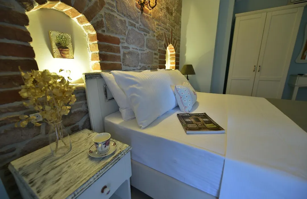 Cunda Rooms Butik Otel-1