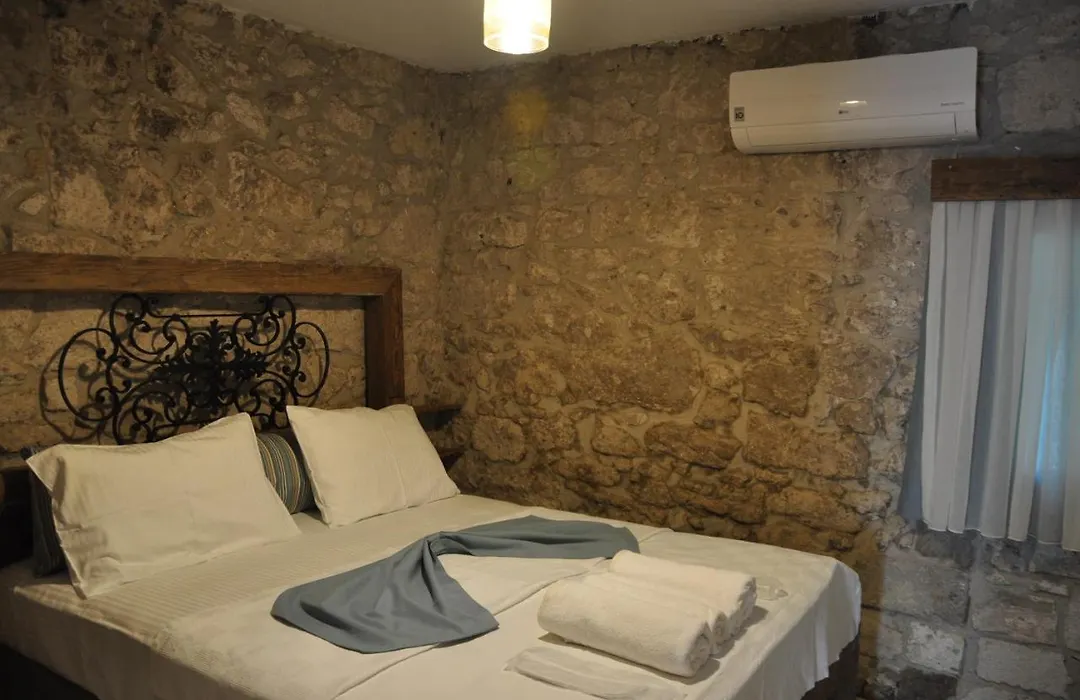 Livan Hotel Deluxe-1