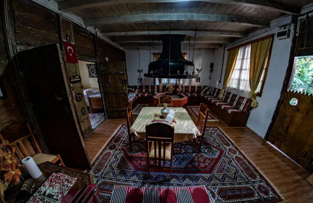 Laz Evi Pansiyon-1