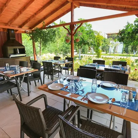 Merry Bungalow & Tent-3