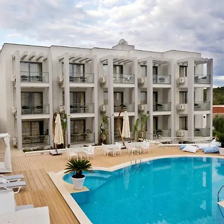 Captain Hotel-2