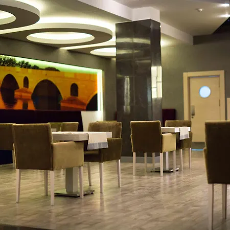 Hilly Hotel-2