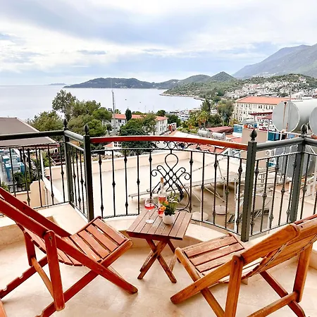 Kaş, merkezde, denize yakın, balkonlu, konforlu apart daireler-3
