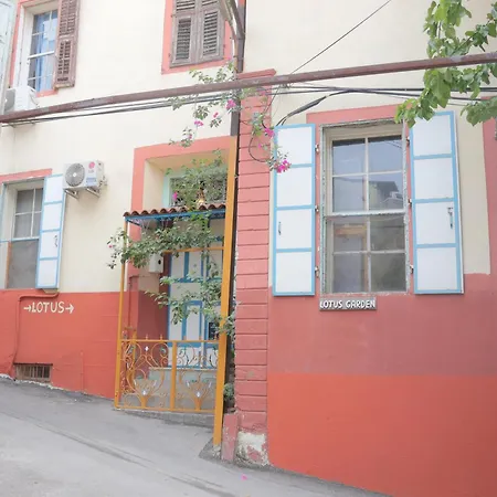 Lotus Garden Hostel Izmir-2