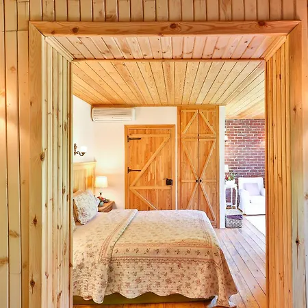 Tranquilla River Lodge (Adults Only)-3