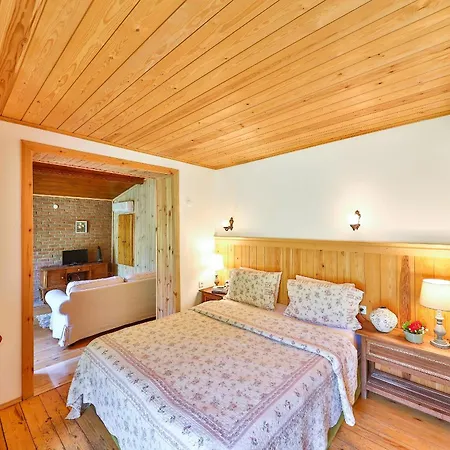 Tranquilla River Lodge (Adults Only)-2