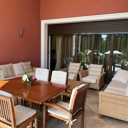 Silivri Gazitepe'de 3 katlı, havuzlu lüks villa-2