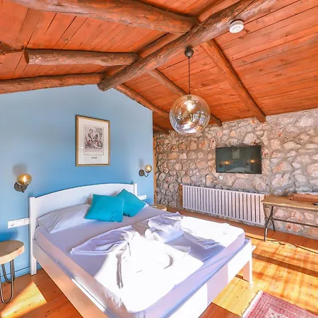 Kale Lodge - Adult Only + 15-2