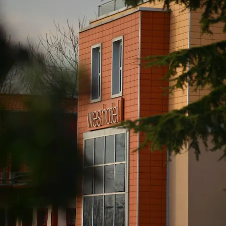 Wes Hotel-3