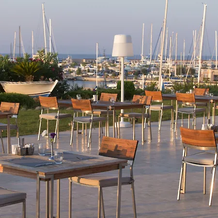 Yacht Club-2