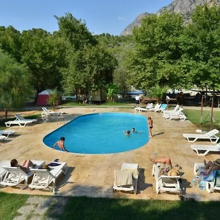 Gorge Club-3