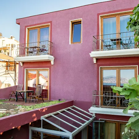 L'Isola Guesthouse (Adults Only)-3