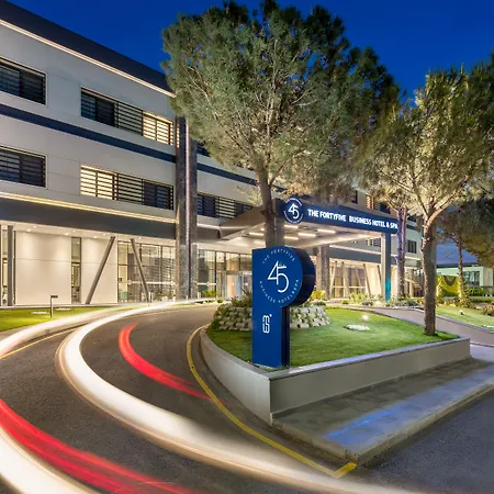 The Fortyfive Business Hotel & Spa-3