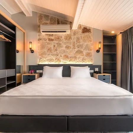 Isola 12 Hotel-3