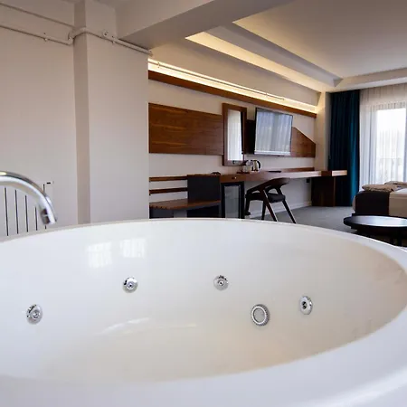 Karpalas City Hotel & Spa-3