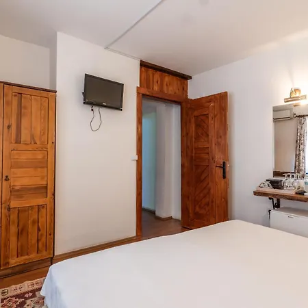 Amazon Petite Palace-2