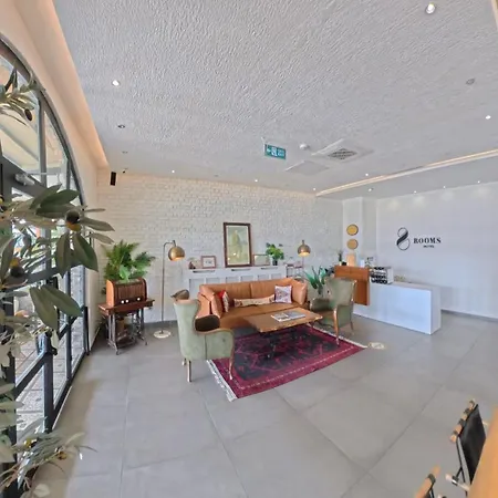 8 Rooms Hotel-3