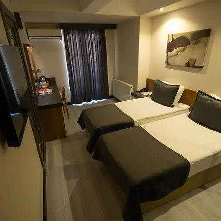 Devin Otel-3