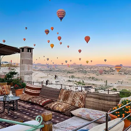 Seki Cave Hotel, Wake Up To Hot Air Balloons-2