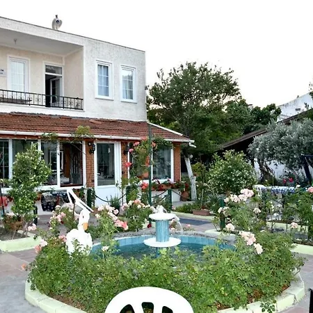 Oezguer Motel-3