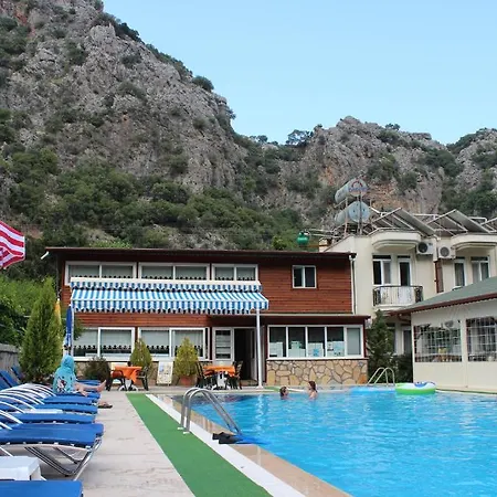 Canada Hotel & Bungalows-2