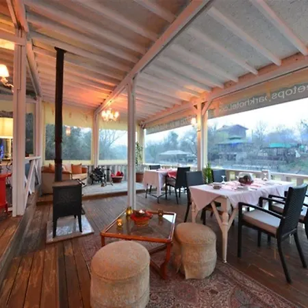 Tree Tops Park Hotel-2