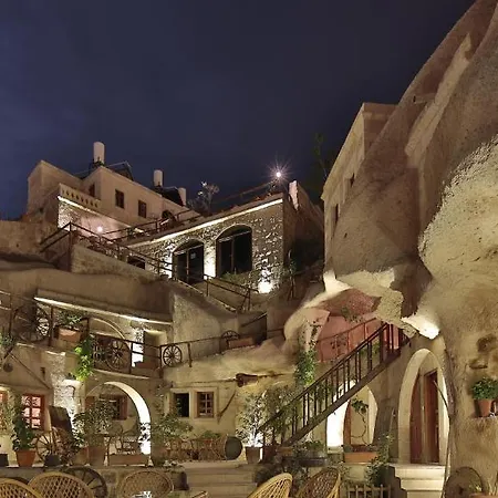Shoestring Cave House-3