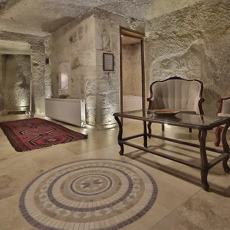 Shoestring Cave House-2