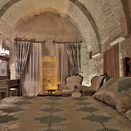 Shoestring Cave House-2