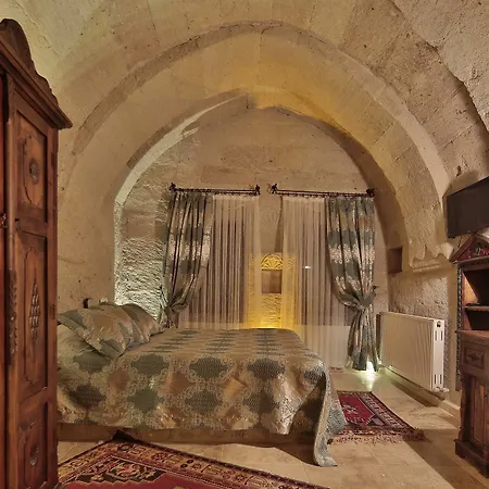Shoestring Cave House-3