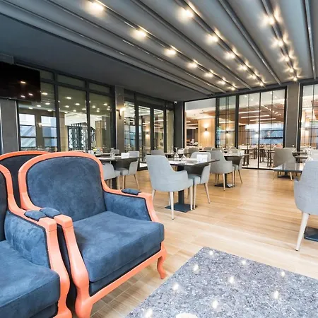 Izz Otel-3
