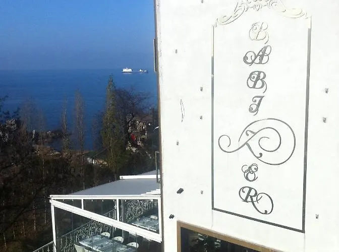 Bab-I Zer Hotel