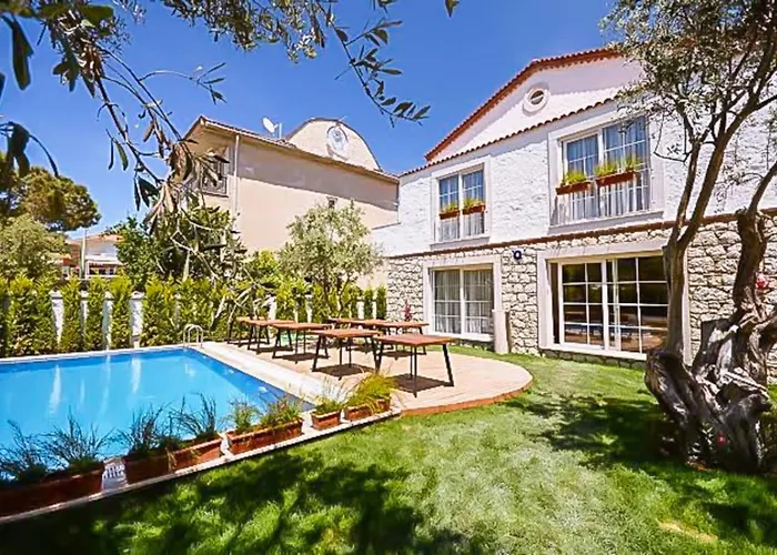 Rebetiko Hotel